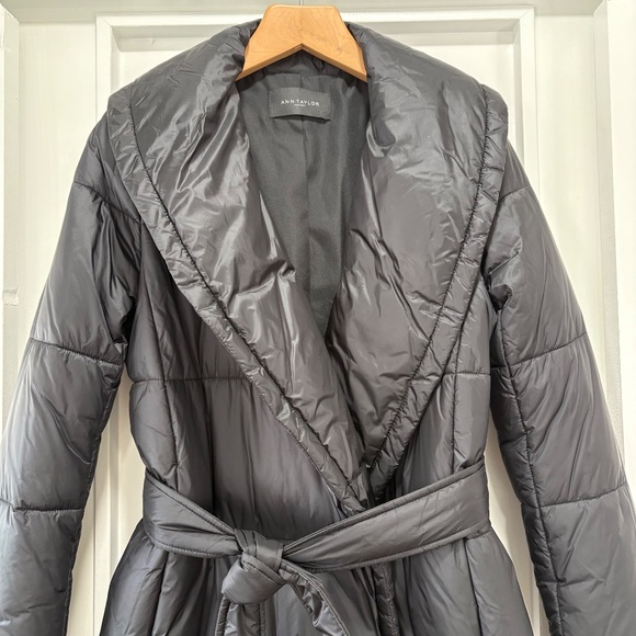 ANN TAYLOR Factory Black Belted Puffer Coat Size Medium - Picture 2 of 12
